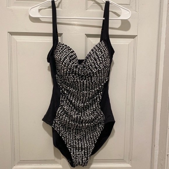 La Blanca Black and White One Piece - Picture 1 of 4